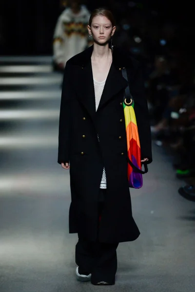 Look 32